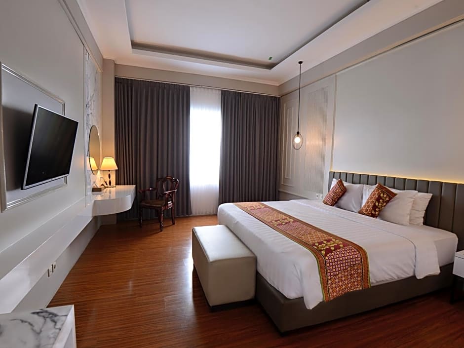The Rich Hotel - Corner Suite